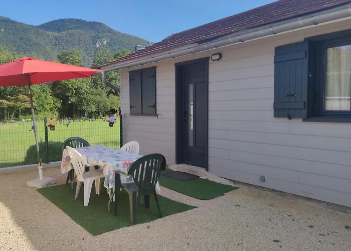 La Vallee Des Noyers