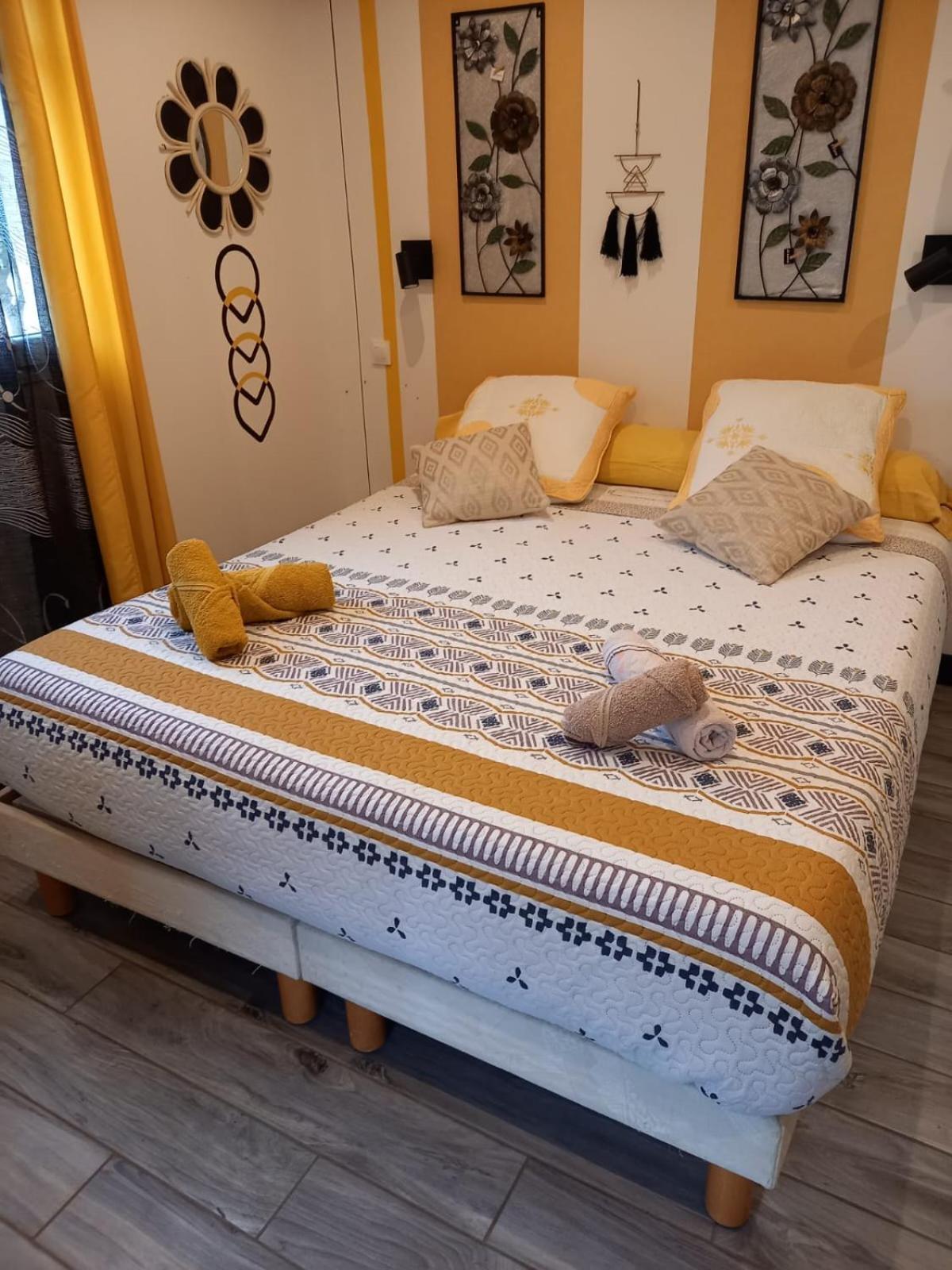 La Vallee Des Noyers Gasthof 3*